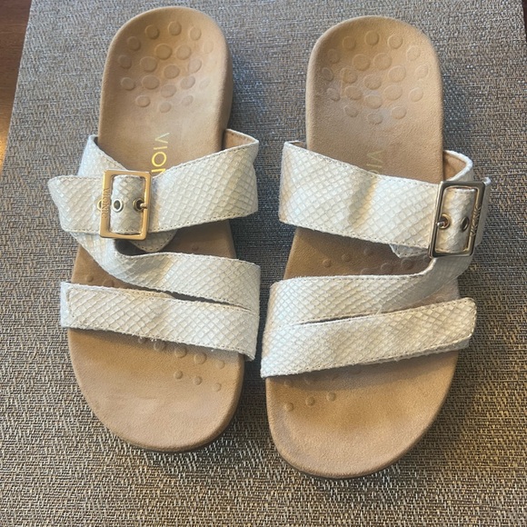 Vionic sandals - Picture 1 of 3